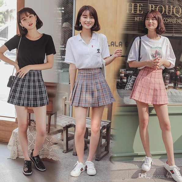 Gái xinh thả dáng tự tin với mẫu chân váy xếp ly ngắn cá tính