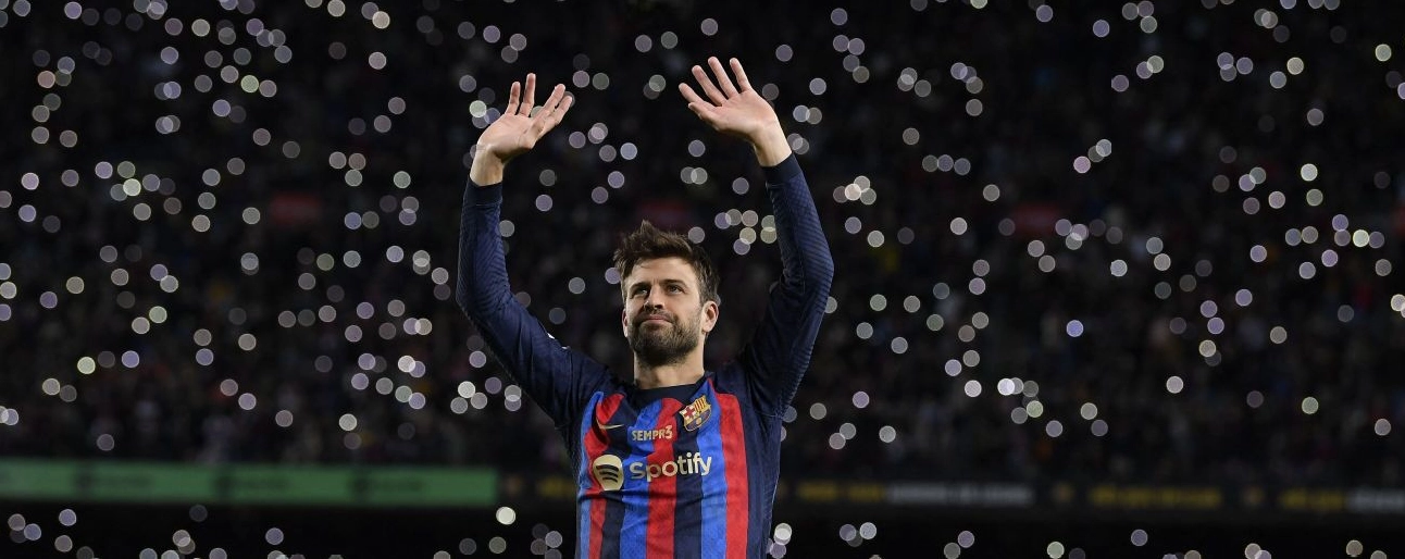 Gerard Pique xúc động trong ngày chia tay người hâm mộ Barcelona