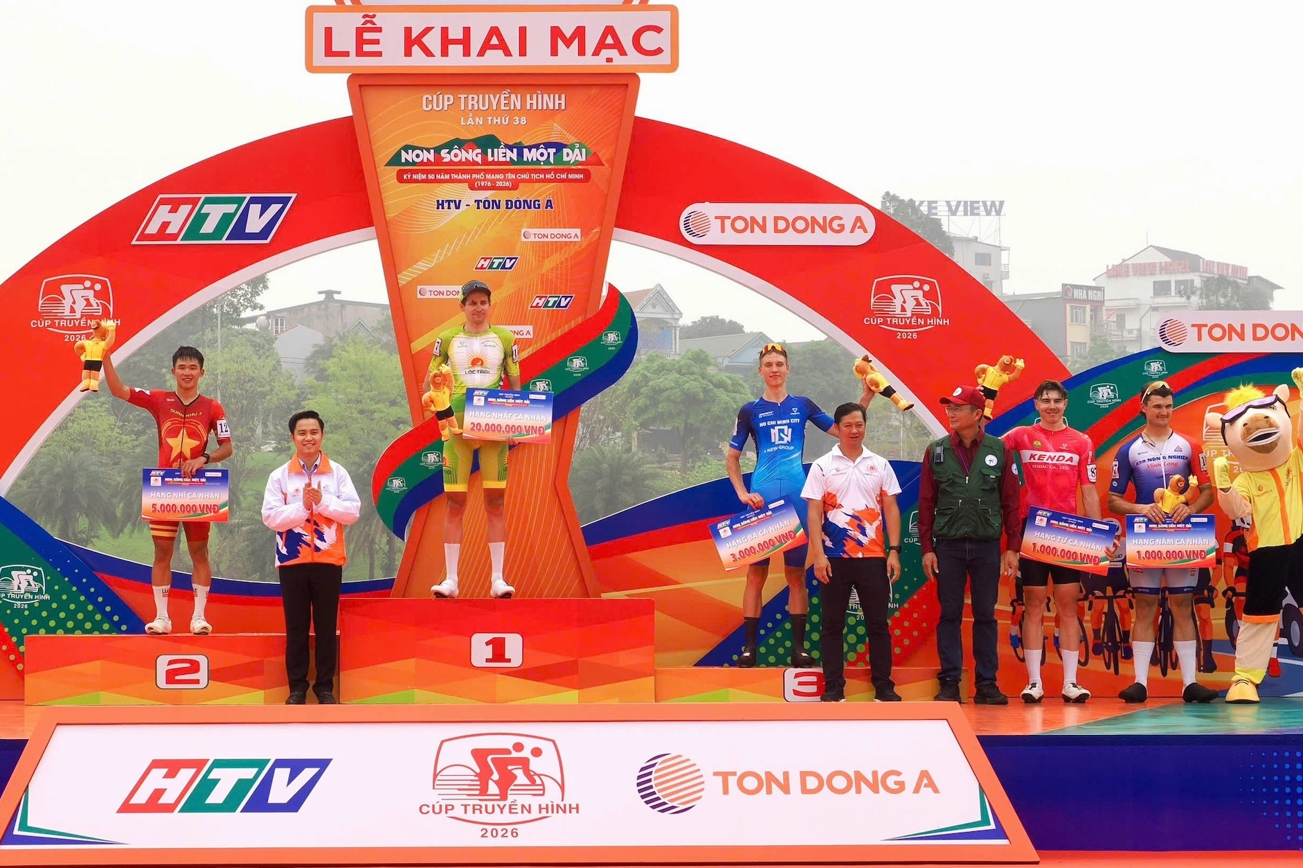 Giải xe đạp Cúp truyền hình TPHCM 2026 Sergei Kulikov thắng chặng đầu