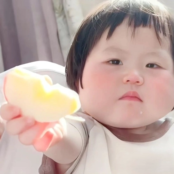 Giao diện khi đói bụng há miệng ra đút cho ăn nè ảnh meme