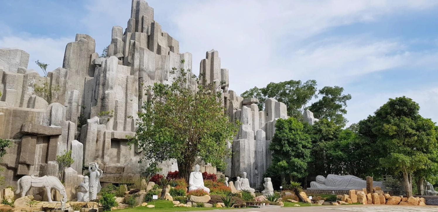 Góc bình yên vắng lặng tĩnh tâm tại khuôn viên Chùa Vạn Linh