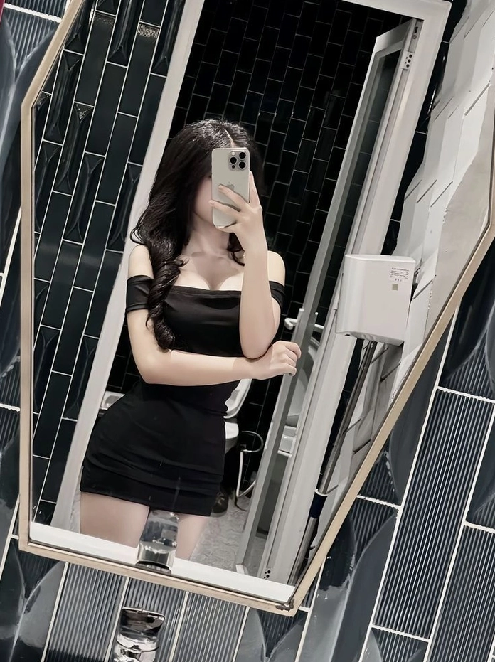 Góc chụp trước gương siêu cuốn hút của hot girl mạng xã hội