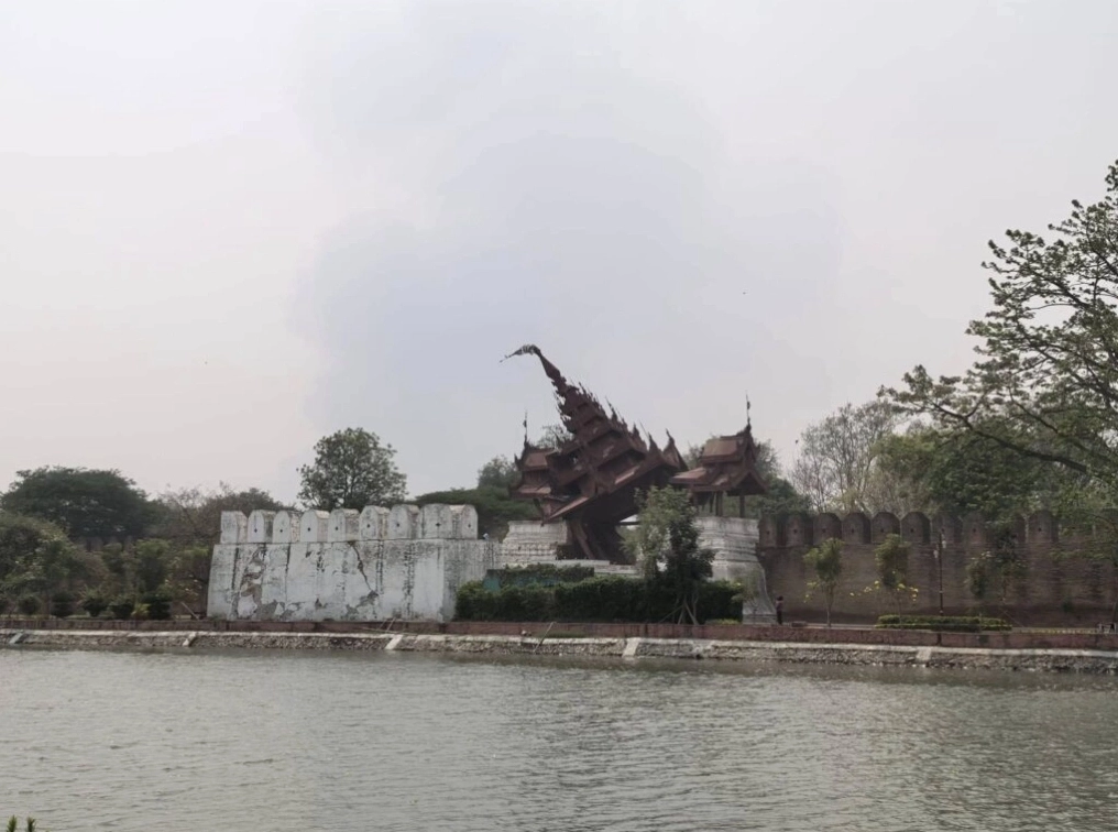 Góc nhìn chi tiết về nghệ thuật chạm khắc tinh xảo tại các mái vòm của ngôi tự viện