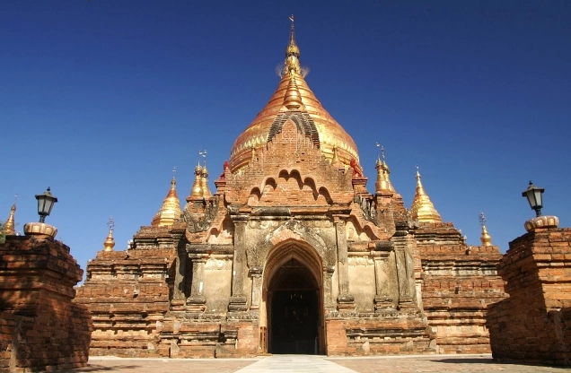 Góc nhìn từ trên cao bao quát vẻ đẹp hình ngũ giác hoàn mỹ của khuôn viên tôn giáo