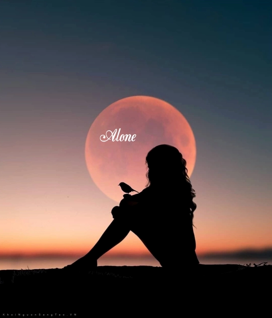 Gương mặt suy tư của cô gái với mái tóc buông lơi tự nhiên