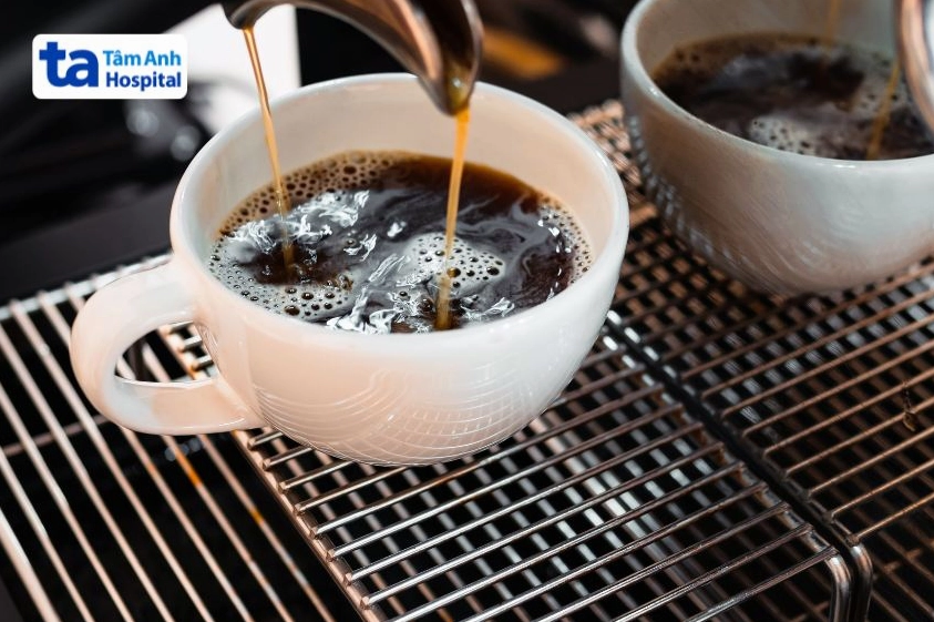 Hạn chế sử dụng đồ uống chứa cafein gần giờ đi ngủ