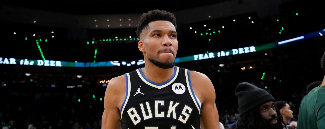 Hiệp hội cầu thủ NBPA khiển trách ban lãnh đạo Bucks về cuộc tranh chấp liên quan đến Giannis
