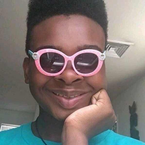 Hình ảnh anh da đen suy ngẫm sâu xa