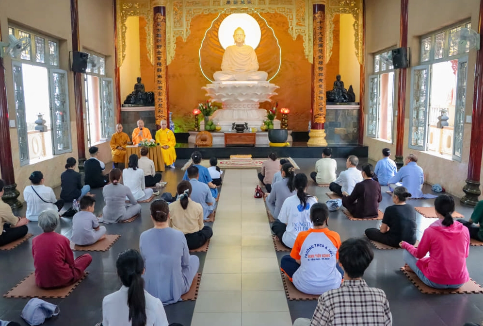 Hình ảnh Chùa Từ Tân tại khu vực chánh điện trang nghiêm