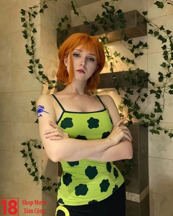 Hình ảnh cosplay Nami tạo dáng quyến rũ tôn lên vóc dáng hoàn hảo