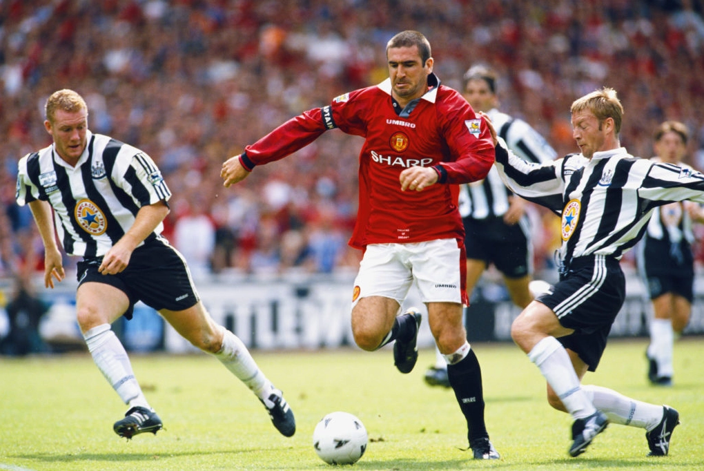 Hình ảnh Eric Cantona thi đấu đầy máu lửa