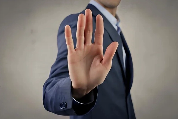 Hình ảnh meme từ chối truyền thống luôn được giới trẻ săn đón