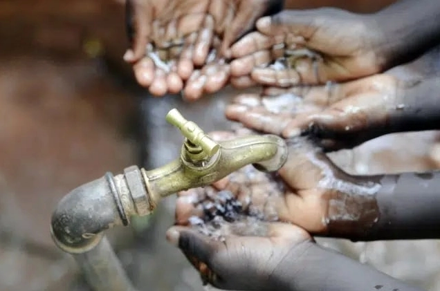 Hình ảnh minh họa tình trạng thiếu nước sạch trong đời sống