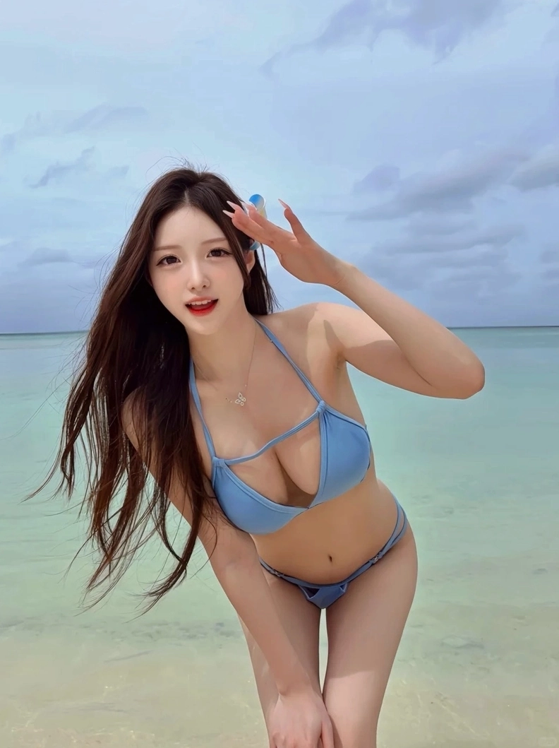 Hình ảnh mỹ nữ Trung Quốc khoe dáng cực chuẩn với bộ bikini hai mảnh gợi cảm