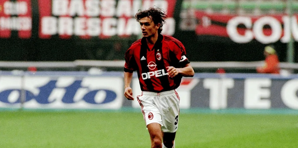 Hình ảnh vách đá phòng ngự Paolo Maldini người mang băng đội trưởng vĩ đại của câu lạc bộ AC Milan