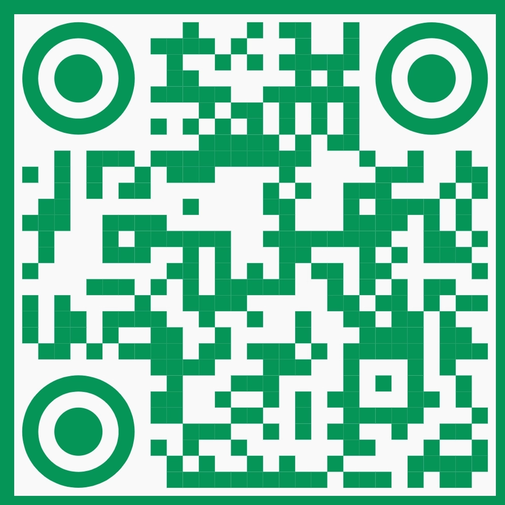 Hình nền cỏ 4 lá thiết kế độc đáo với mã QR ẩn chứa thông điệp