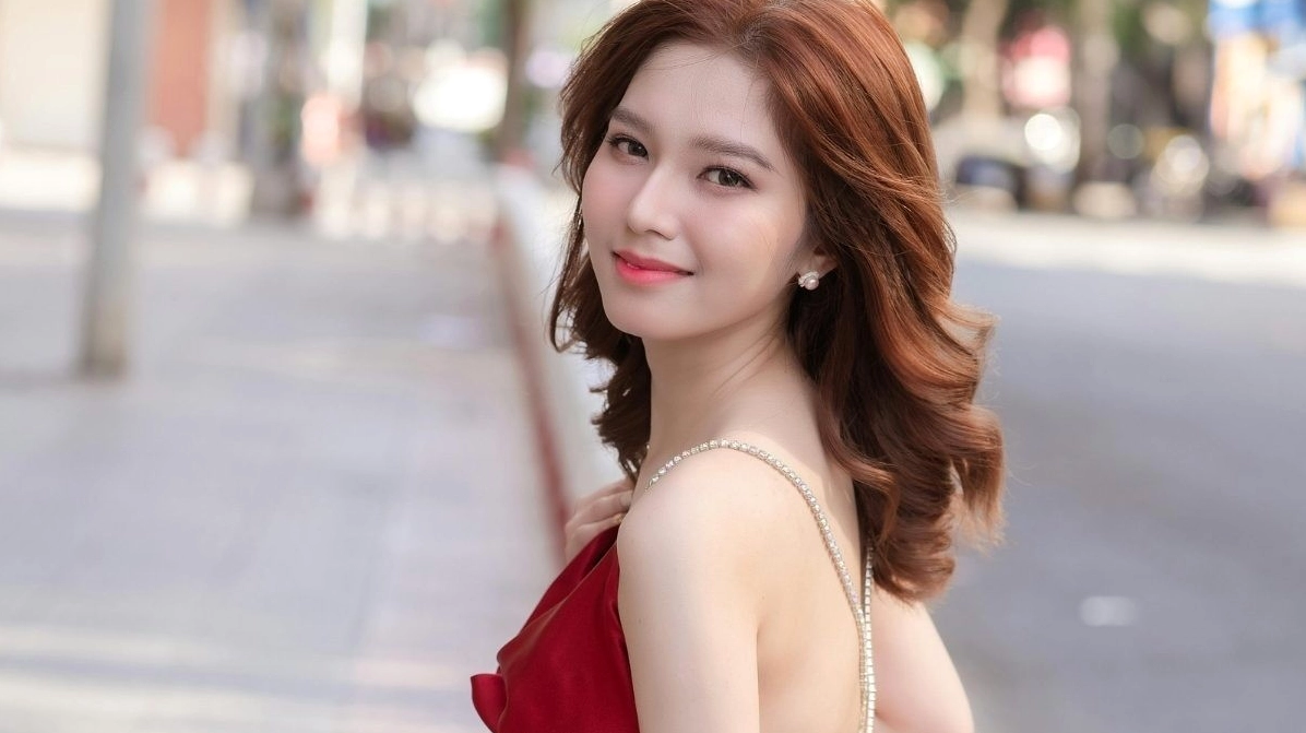 Hình nền cô gái cá tính với độ tương phản cao rất thích hợp cho màn hình của các game thủ