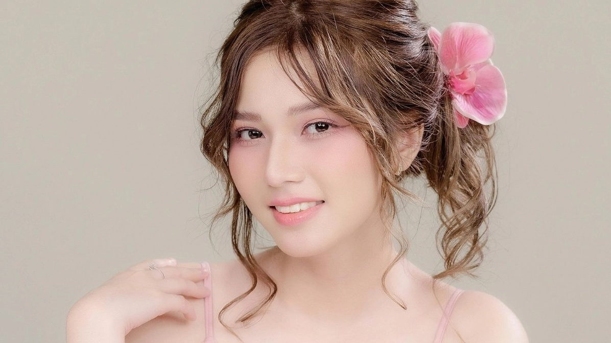 Hình nền cô gái xinh đẹp chất lượng 4K tỉ lệ ngang hoàn hảo cho màn hình máy tính lớn
