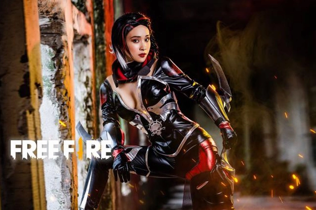 Hình nền game free fire chị đại cool ngầu trong bộ cosplay nóng bỏng
