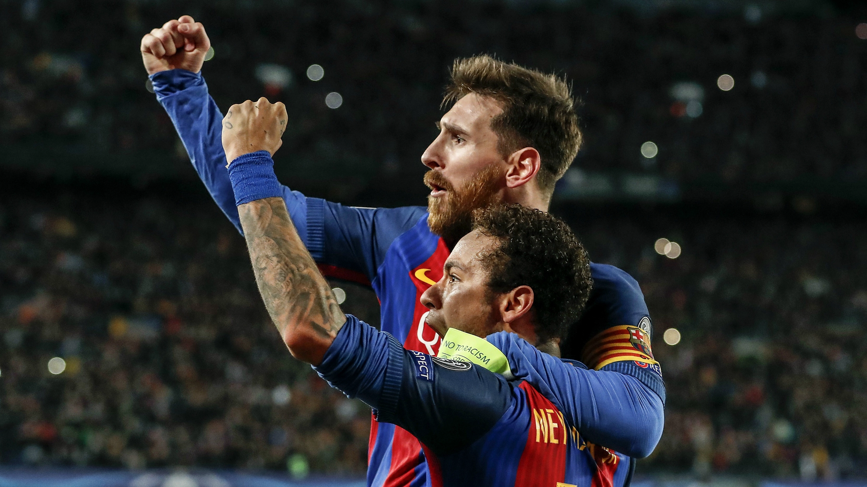 Hình nền messi cùng đồng đội ăn mừng chiến thắng vang dội trên sân nhà