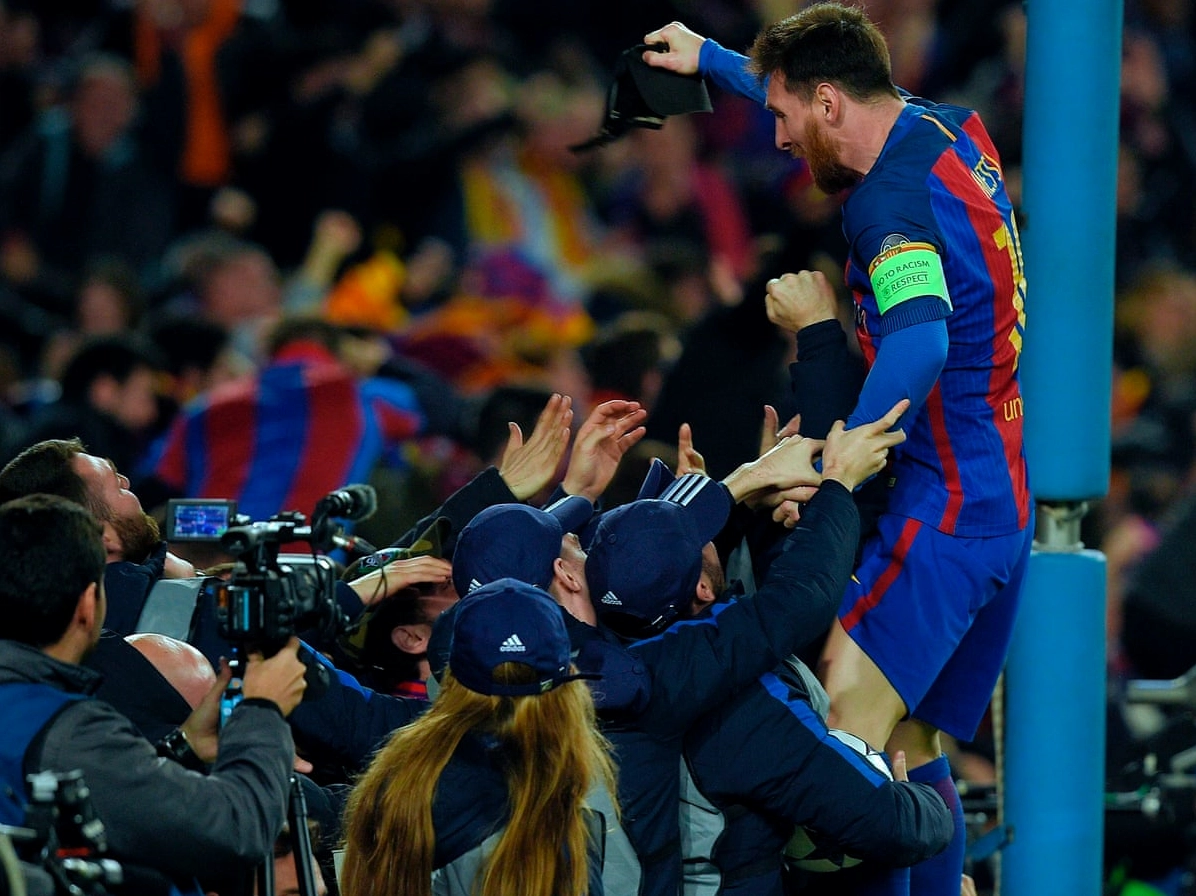 Hình nền messi thi đấu đỉnh cao trong trận cầu lịch sử vô cùng sắc nét
