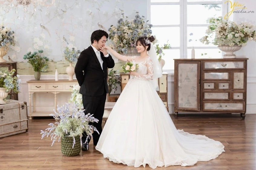 Hình nền phong cảnh ngoại cảnh lãng mạn chuyển đổi tone đen trắng nghệ thuật