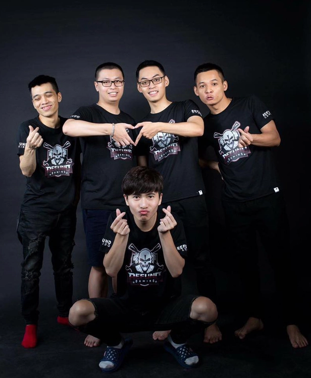 Hình nền Refund Gaming thi đấu game chuyên nghiệp cực kỳ cảm xúc và tập trung