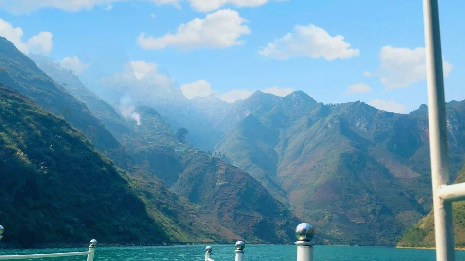 Hình nền zalo cảnh núi đồi Hà Giang hùng vĩ tuyệt đẹp độ phân giải 4k