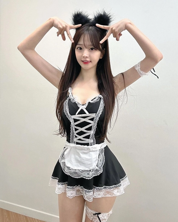 Hóa thân hoàn hảo thành nhân vật anime với bộ váy hầu gái lộng lẫy