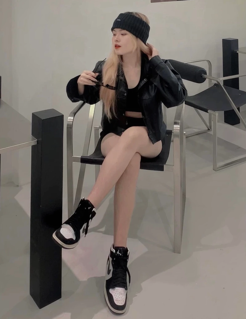 Hot girl 9x nổi bật với nhan sắc ngọt ngào trong khung hình nghệ thuật