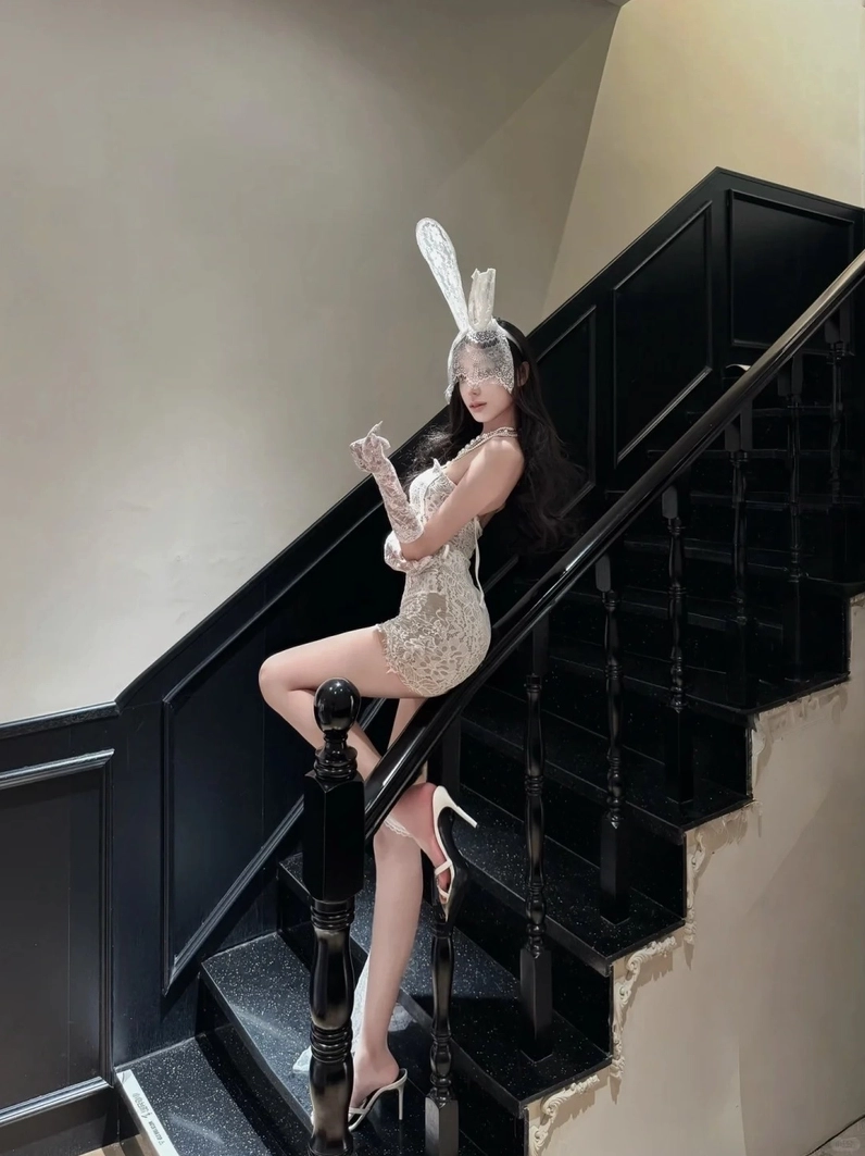 Hot girl cosplay thỏ tạo ra những khoảnh khắc cực kỳ quyến rũ