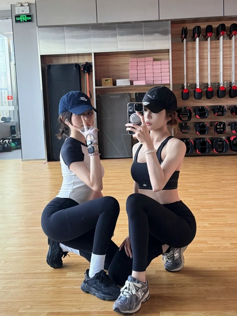 Hot girl phòng gym khoe vóc dáng săn chắc đầy lôi cuốn