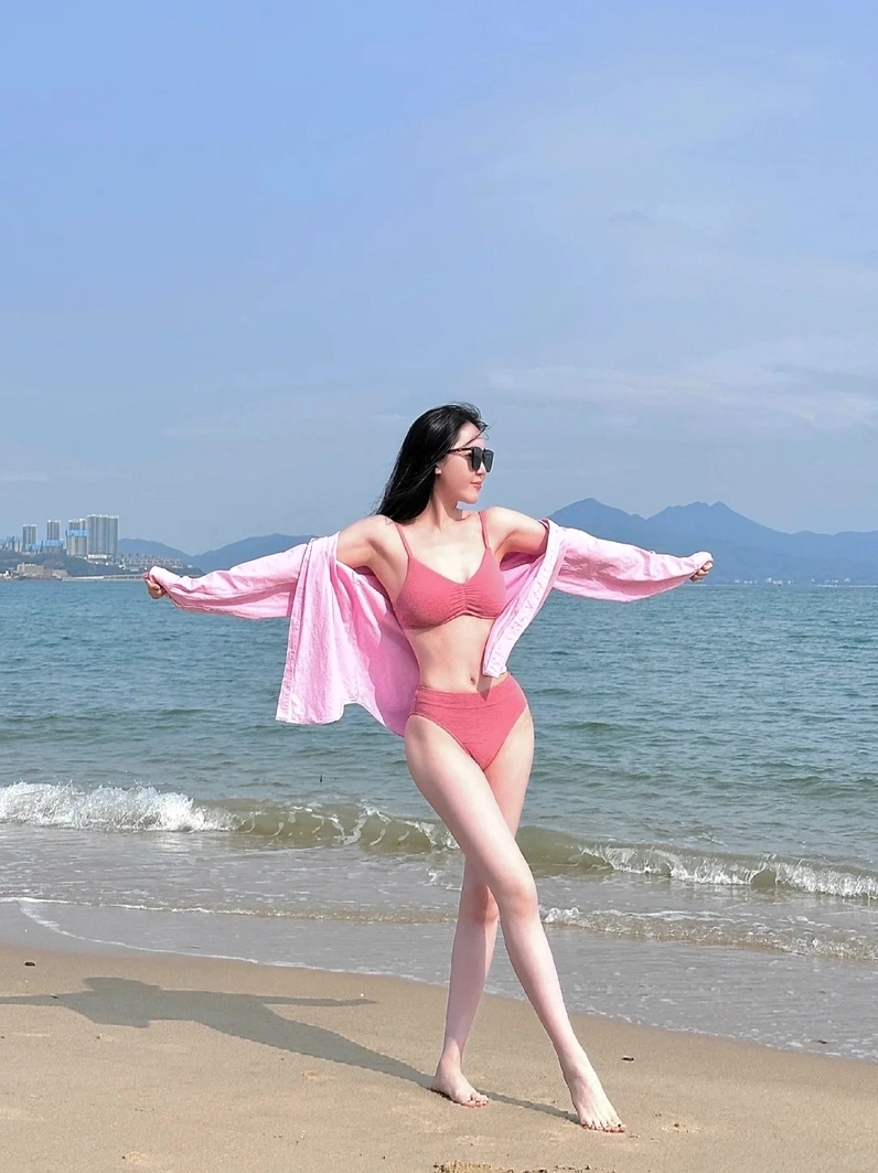 Hot idol TikTok Trung Quốc thu hút mọi ánh nhìn với bikini gợi cảm