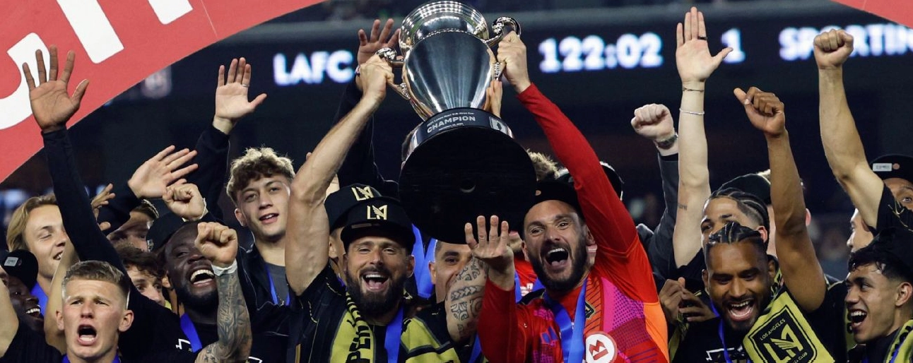 Hugo Lloris nâng cao danh hiệu cùng Olivier Giroud tại Mỹ