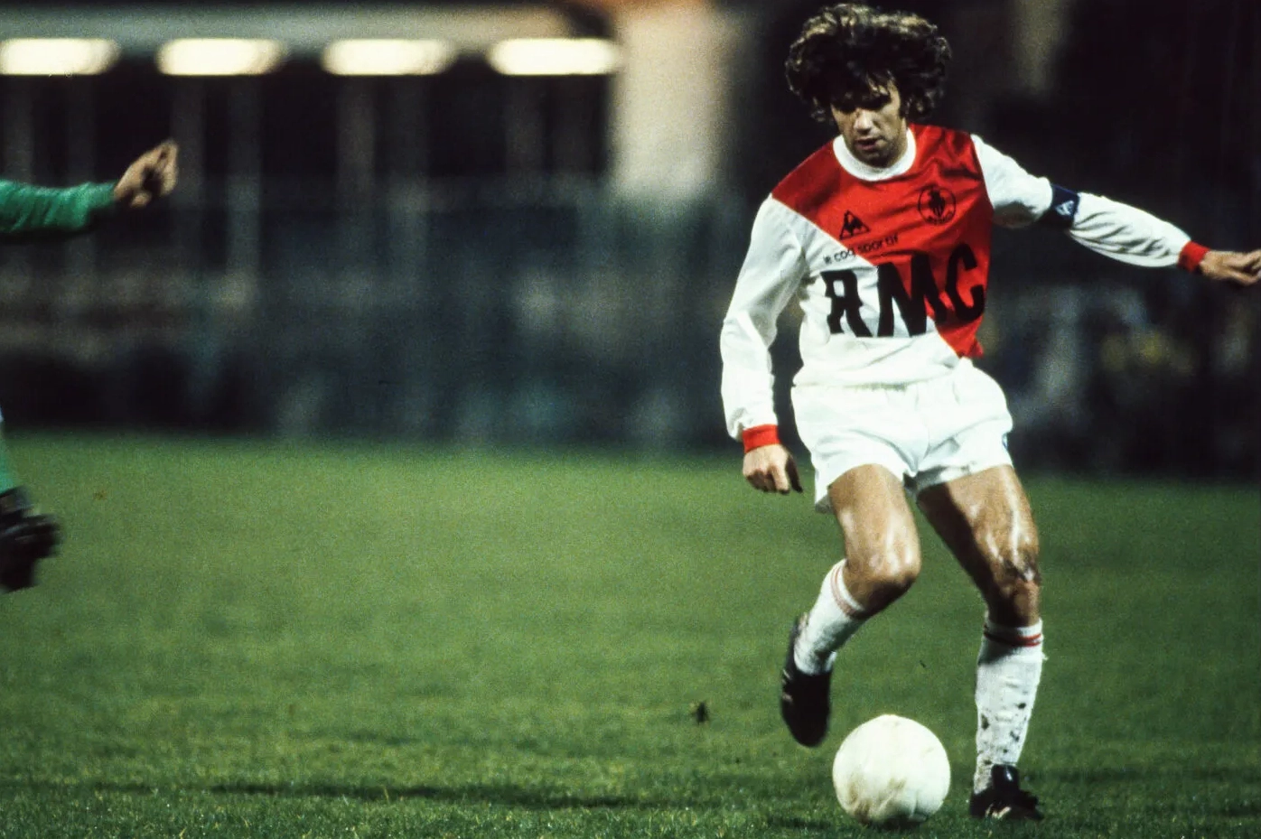 Huyền thoại Jean Petit người đã đặt nền móng cho tinh thần bóng đá hào hoa của các cầu thủ Pháp