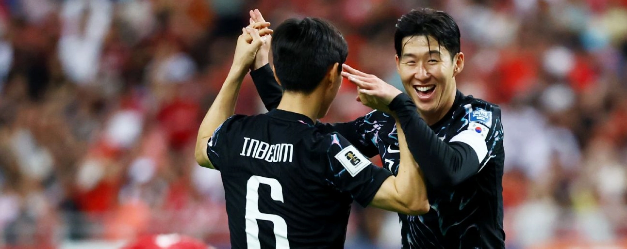 Hwang Hee - chan và Son Heung - min trong màu áo Đội tuyển Hàn Quốc hướng tới tương lai