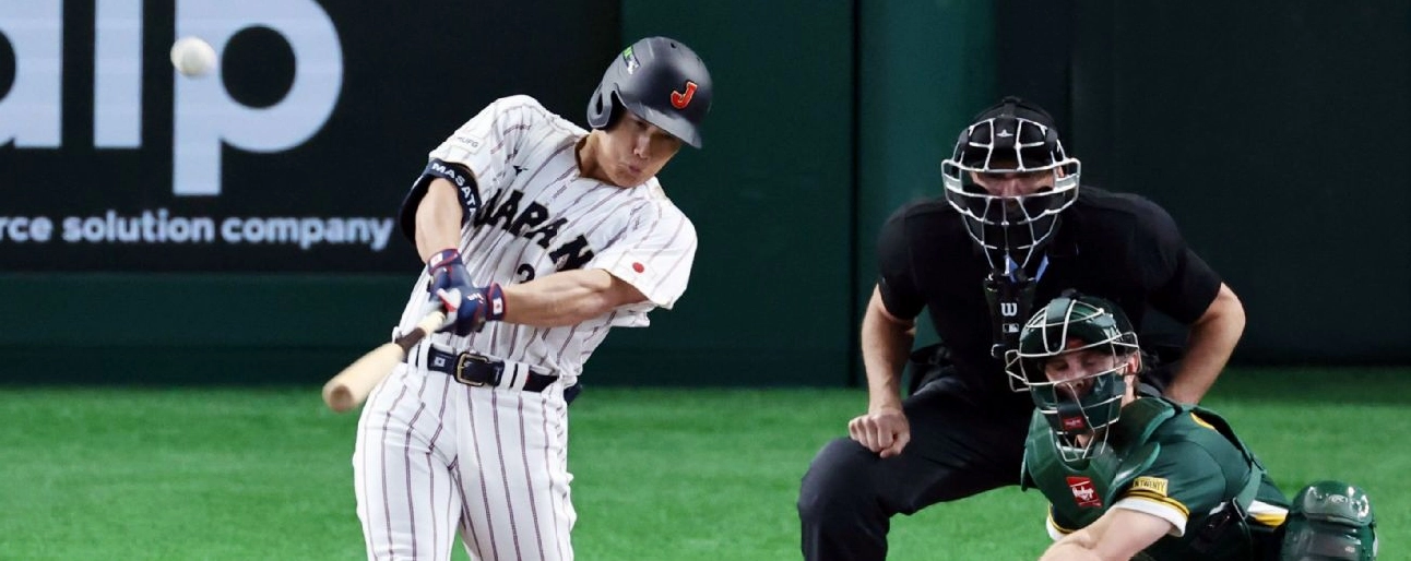 Khoảnh khắc ăn mừng cuồng nhiệt cùng các đồng đội sau một pha ghi điểm ngoạn mục