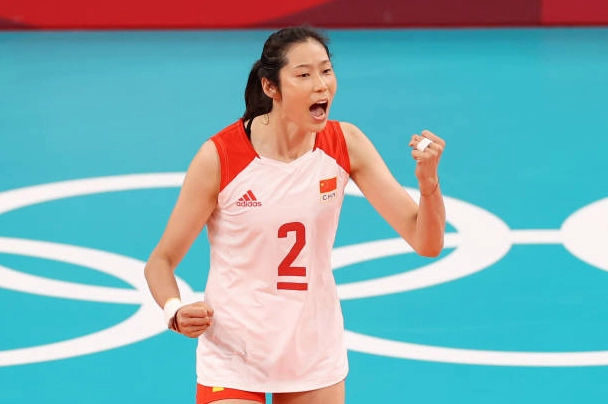 Khoảnh khắc Zhu Ting ăn mừng đầy cảm xúc sau một pha ghi điểm vào lưới đội tuyển ROC