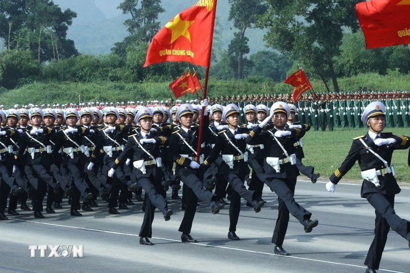 Khối sỹ quan Hải quân nhân dân tại buổi hợp luyện. (Ảnh: Trọng Đức/TTXVN)