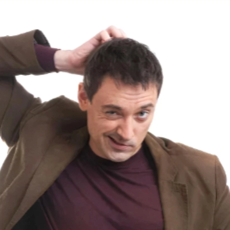 Không biết nói gì đành cười trừ như meme gãi đầu ngại