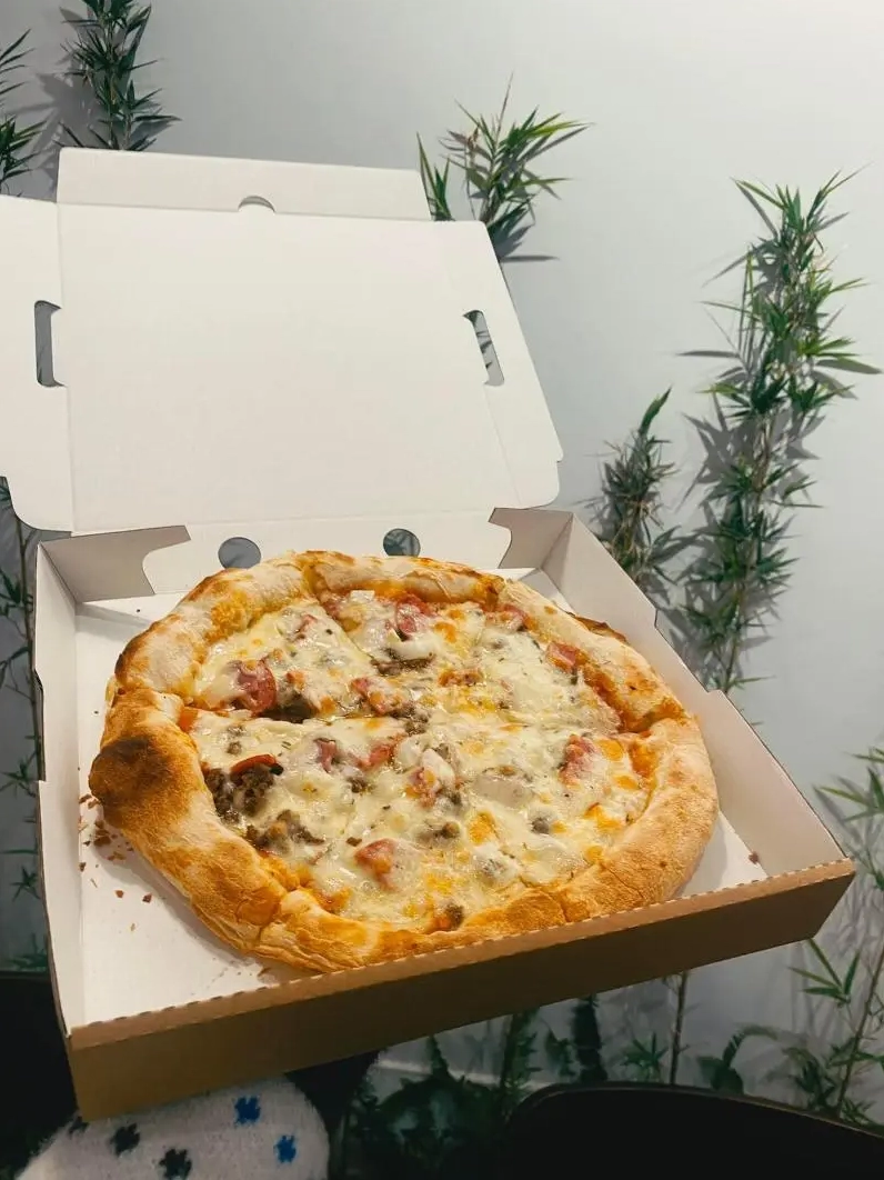 Không gian ấm cúng tại một quán pizza nổi tiếng ở Gia Lai