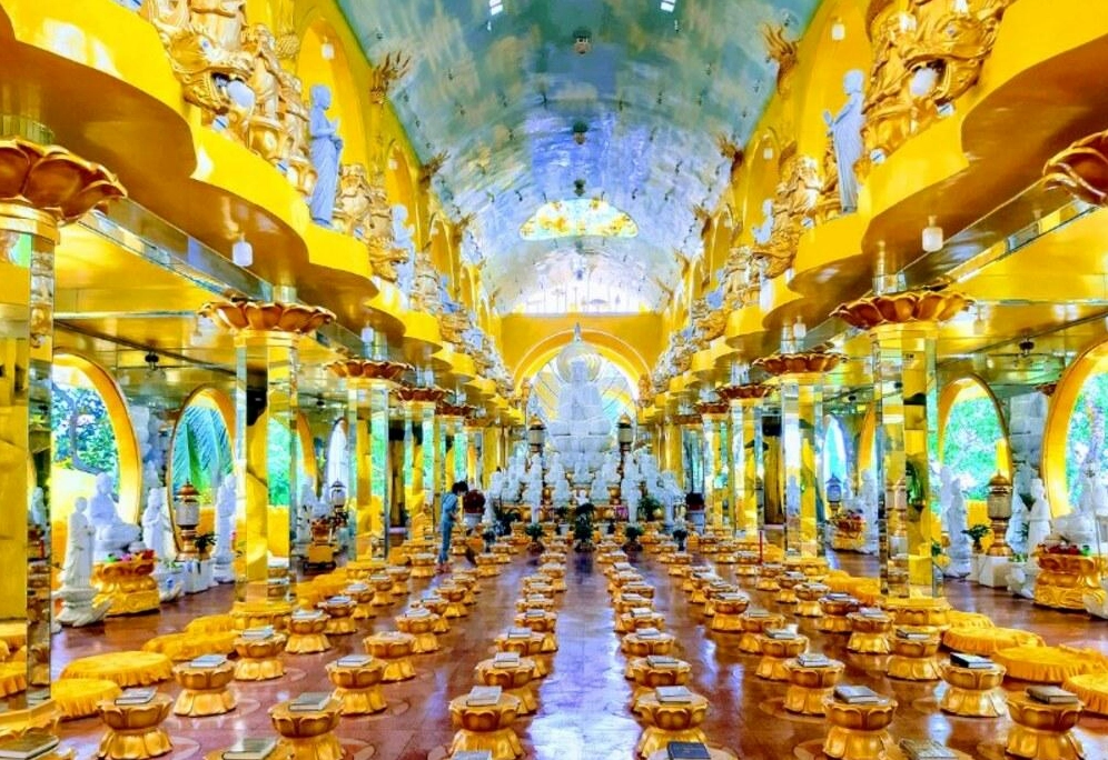 Không gian kiến trúc bên trong chánh điện trang nghiêm của chùa