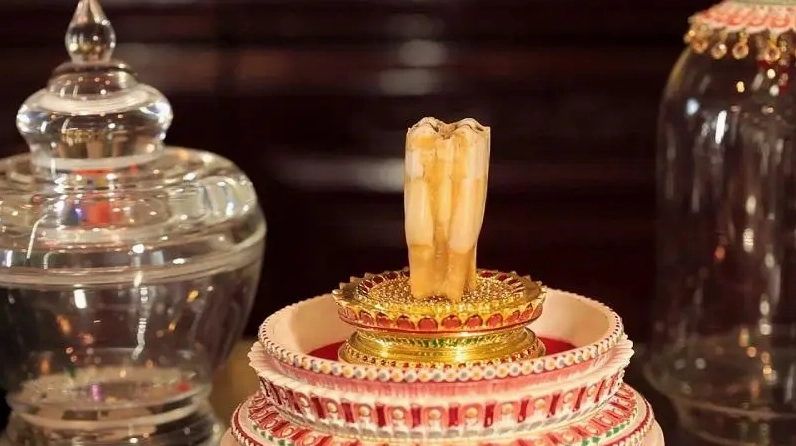 Không gian linh thiêng tại tầng 4 nơi lưu giữ xá lợi Răng Phật quý giá được đặt trong tháp vàng