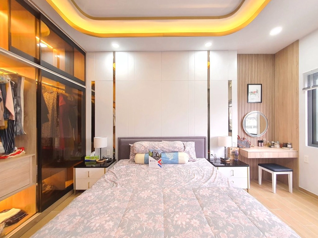 Không gian phòng ngủ tiện nghi với đầy đủ các vật dụng cần thiết