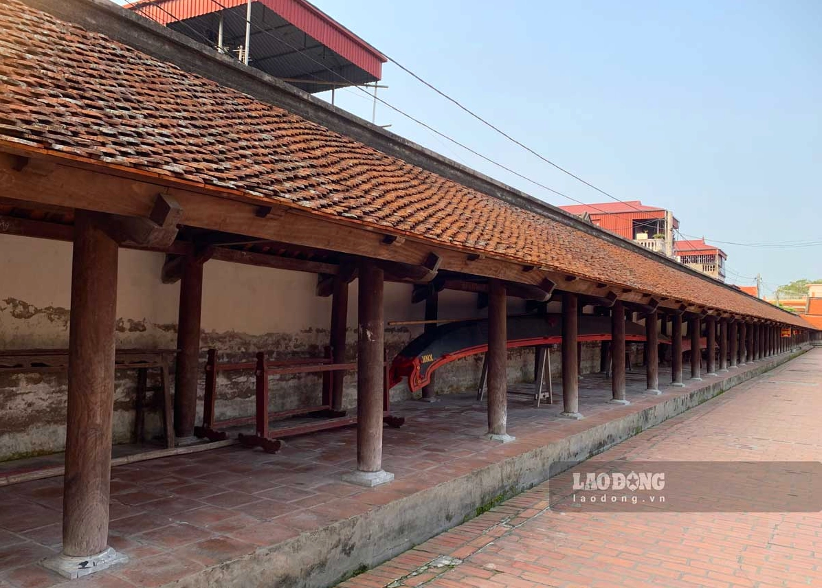 Không gian quần thể kiến trúc cổ kính với hàng trăm gian nhà gỗ bề thế