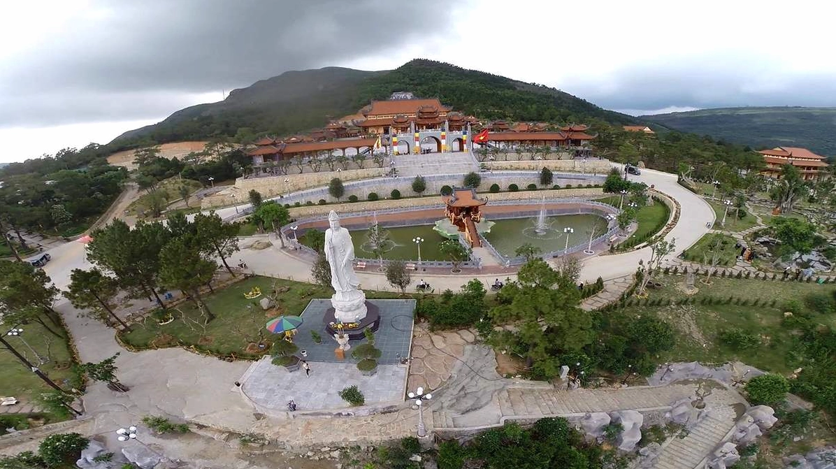 Không gian thanh tịnh tĩnh mịch bên trong khuôn viên chốn thiền môn linh thiêng