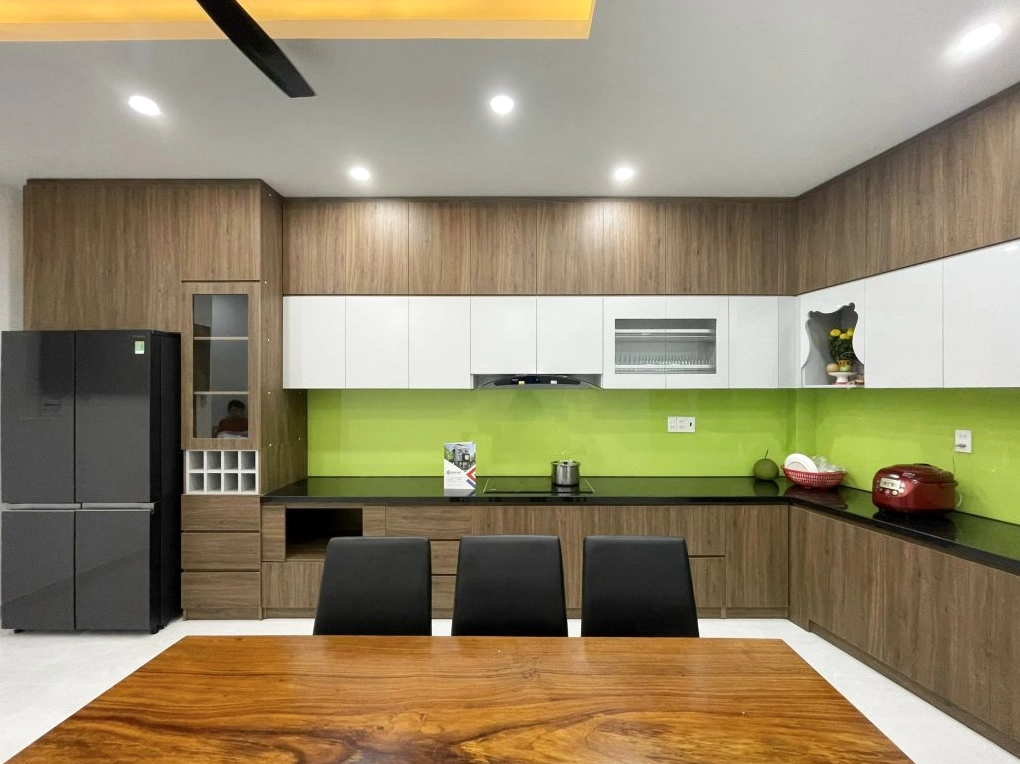Không gian thiết kế hài hòa của phòng bếp hiện đại
