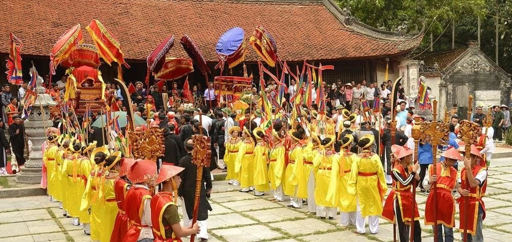 Không khí trang nghiêm tại lễ hội Chùa Thầy diễn ra vào tháng 3 âm lịch hàng năm