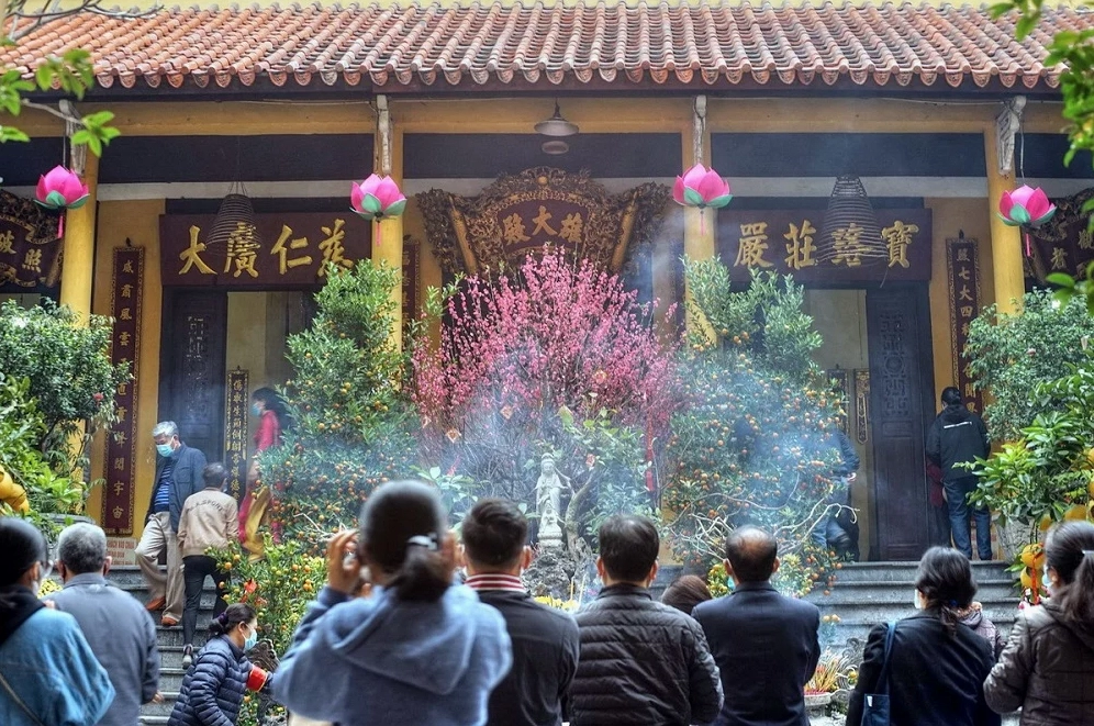 Khu vực chính điện trang nghiêm nơi thờ tự chư vị Phật và Bồ Tát