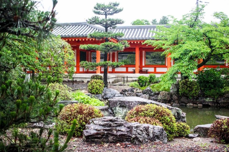 Khu vườn thanh tịnh và bình yên bên trong khuôn viên chùa Sanjusangendo